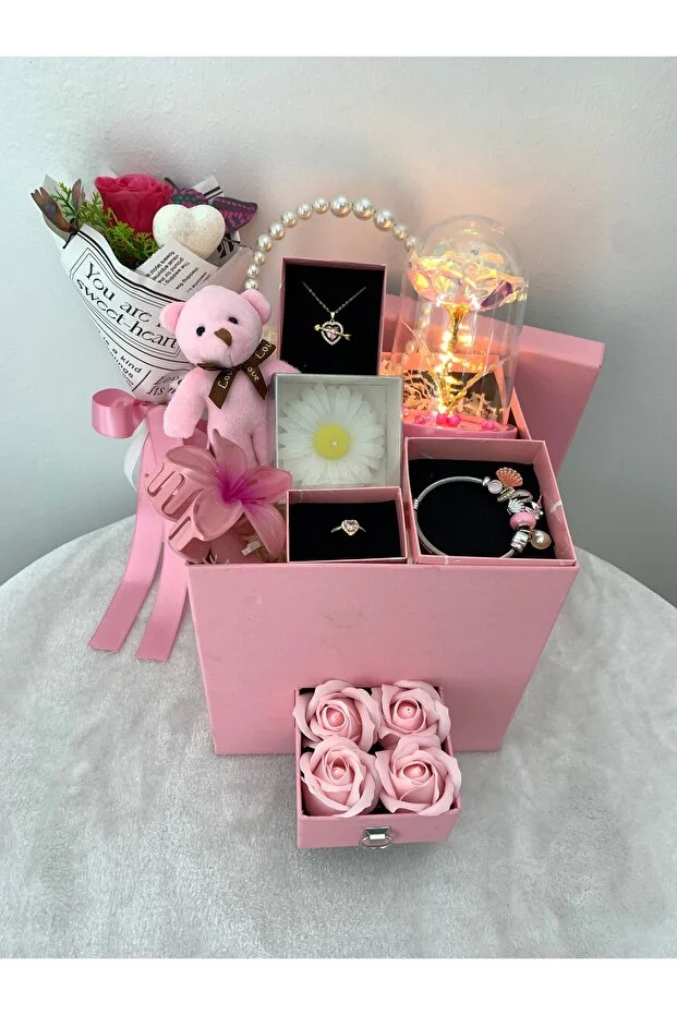 Sevgiliye Özel Pembe Hediye Seti